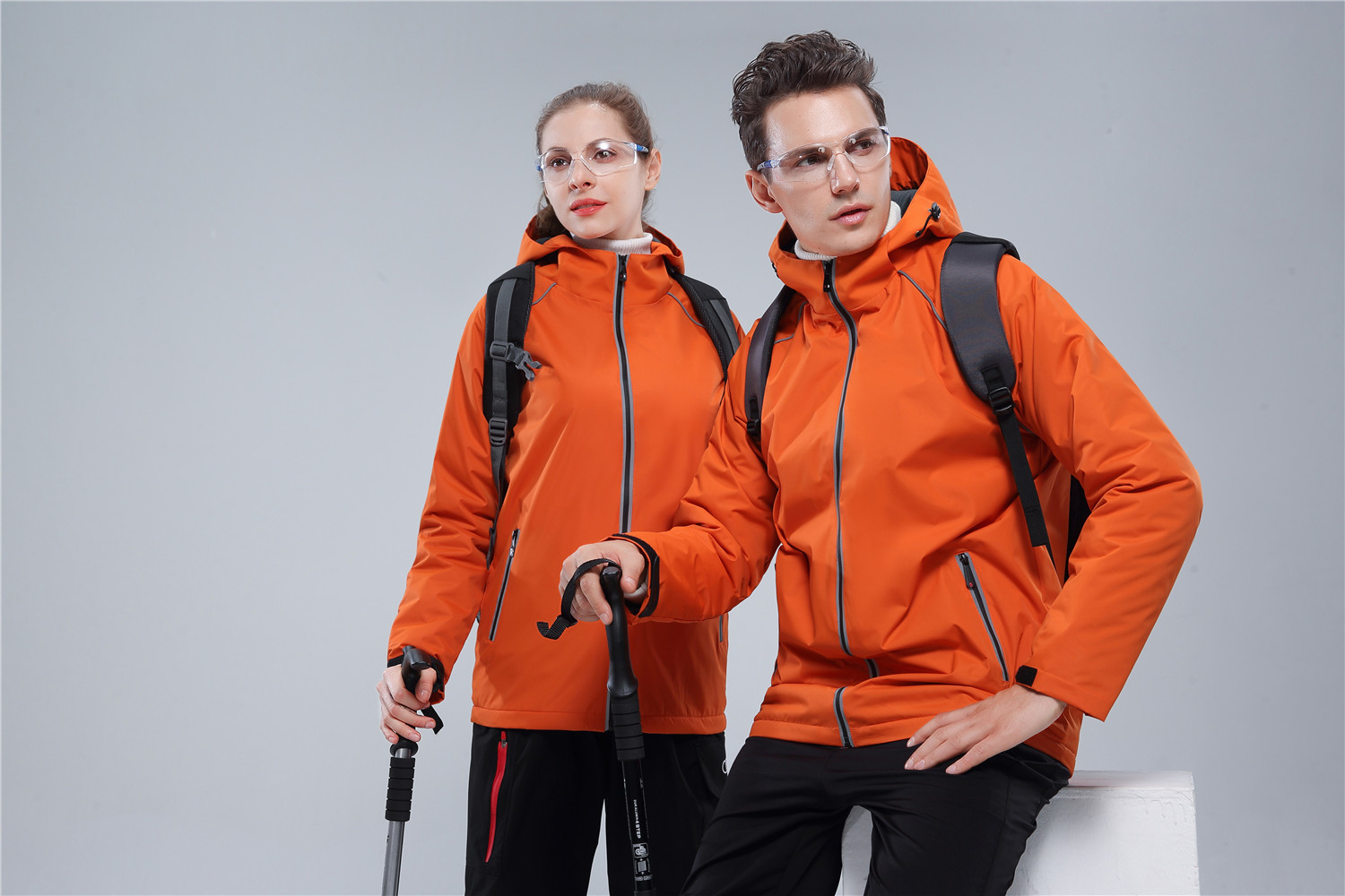 壓條反光一體沖鋒衣模特上身展示效果圖 壓條反光一體沖鋒衣模特上身展示效果圖